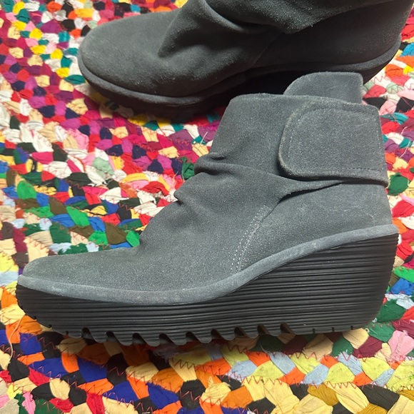 Fly London Yegi Wedge Ankle Booties EUR 39 Size 8.5 Gray Suede Hook Loop - Picture 2 of 8